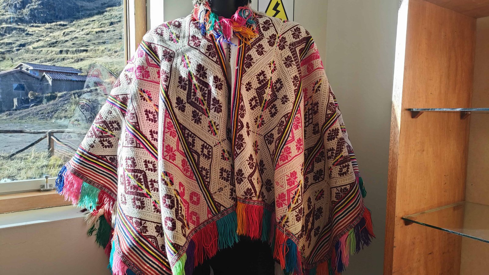 Poncho textile traditionnel